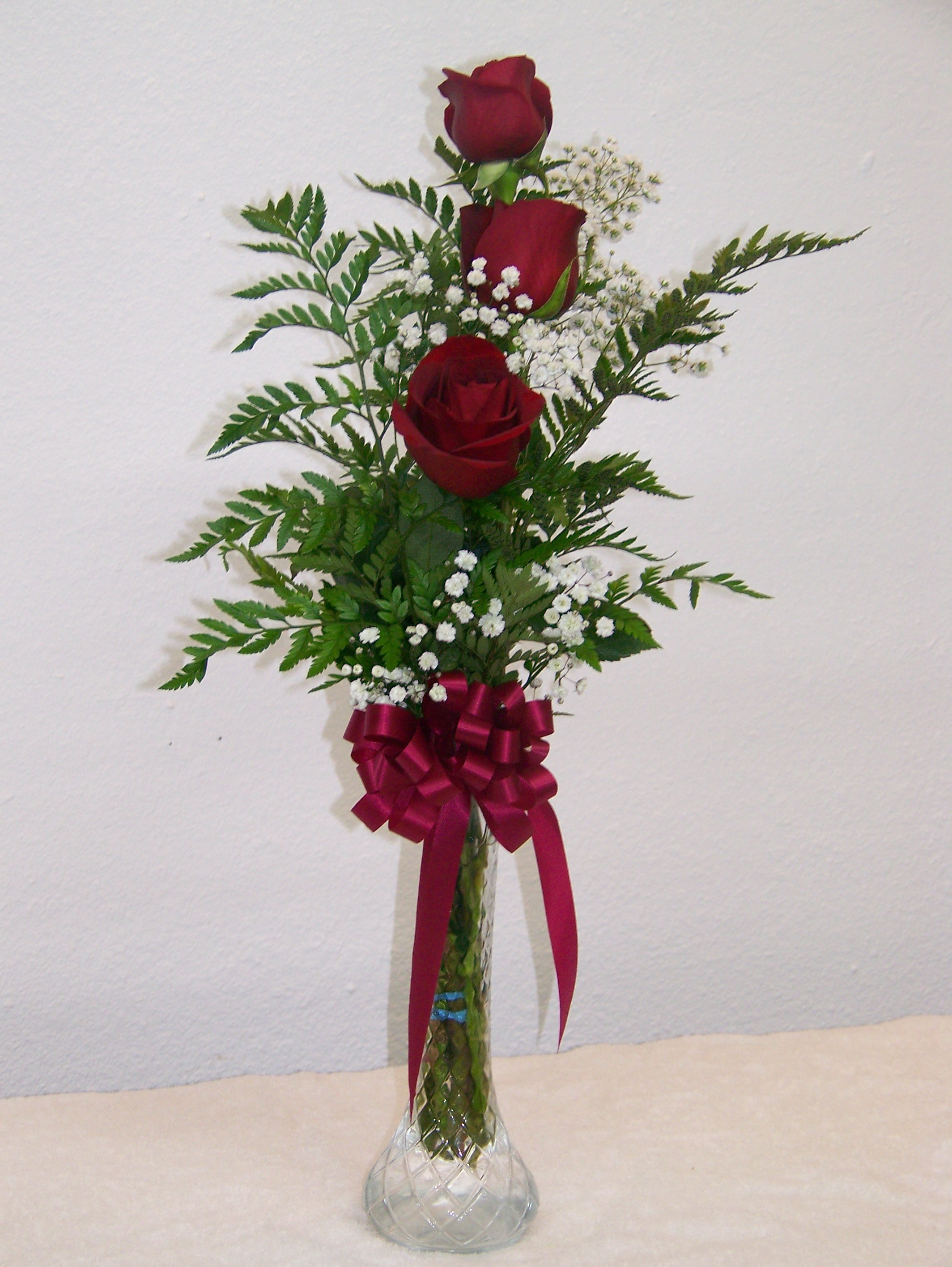 3 Red Roses in Bud Vase Barstow Floral & Bridal